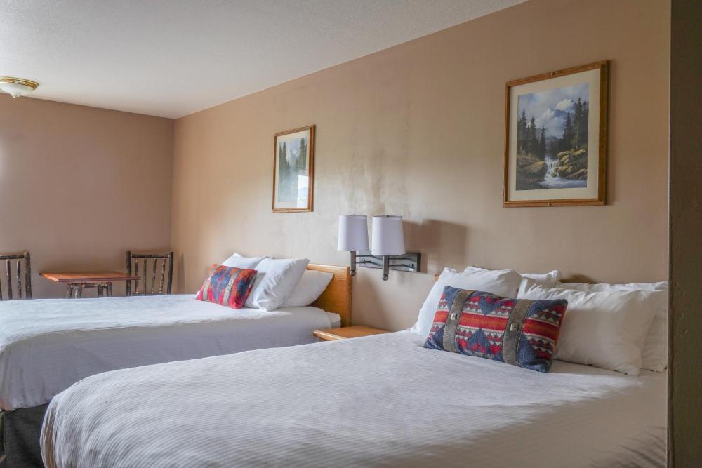 Queen Room with Two Queen Beds interior